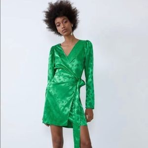 ✨ZARA SATIN GREEN WRAP DRESS